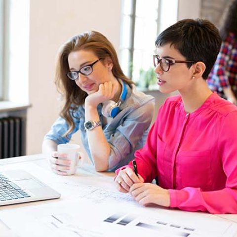 Enterpreneurs and business people conference in modern meeting room